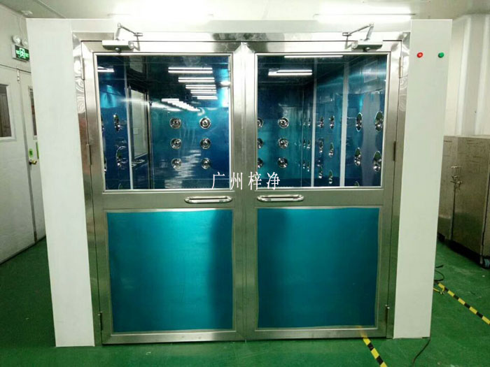 汽車涂裝車間風(fēng)淋室外表美觀大方 汽車涂裝車間風(fēng)淋室外表美觀大方
