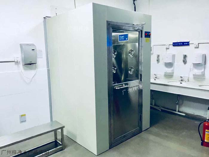 風(fēng)淋室&風(fēng)淋通道是人進(jìn)入潔凈室所必需的通道 風(fēng)淋室&風(fēng)淋通道是人進(jìn)入潔凈室所必需的通道