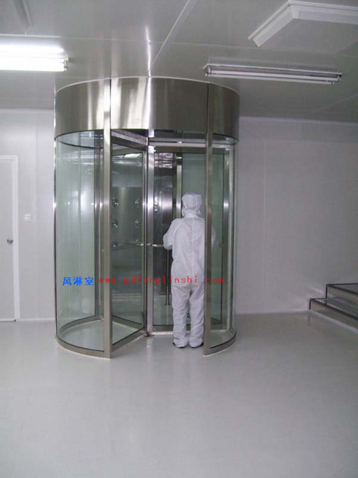人員進(jìn)出旋轉(zhuǎn)門風(fēng)淋室實(shí)拍圖 人員進(jìn)出旋轉(zhuǎn)門風(fēng)淋室實(shí)拍圖